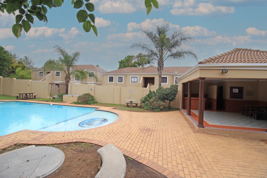 2 Bedroom Property for Sale in Robindale Gauteng