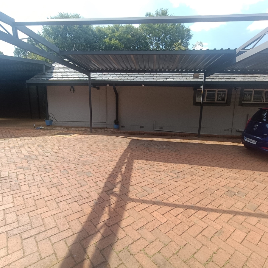 To Let 1 Bedroom Property for Rent in Emmarentia Gauteng