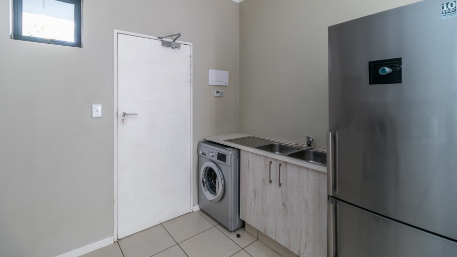 1 Bedroom Property for Sale in Grand Central Gauteng