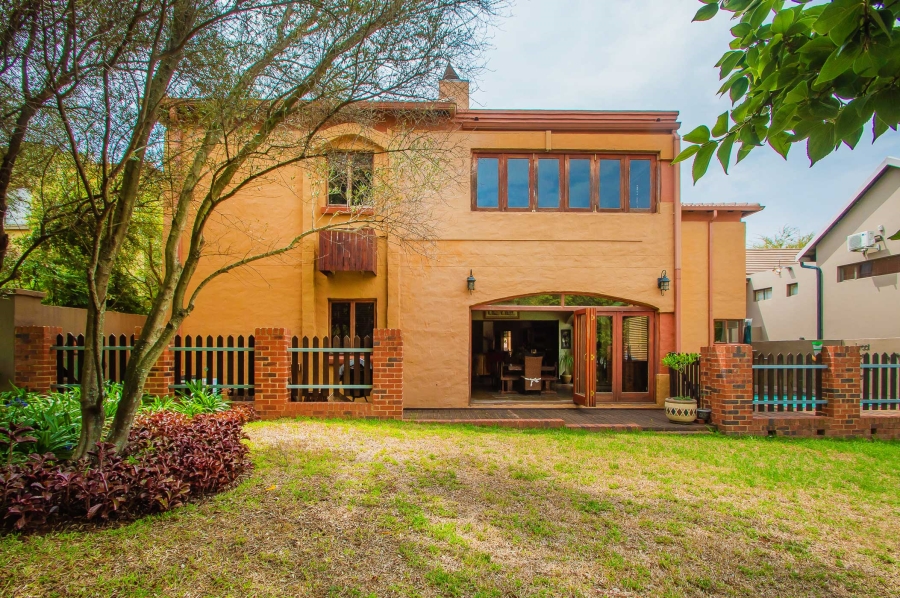 5 Bedroom Property for Sale in Featherbrooke Estate Gauteng