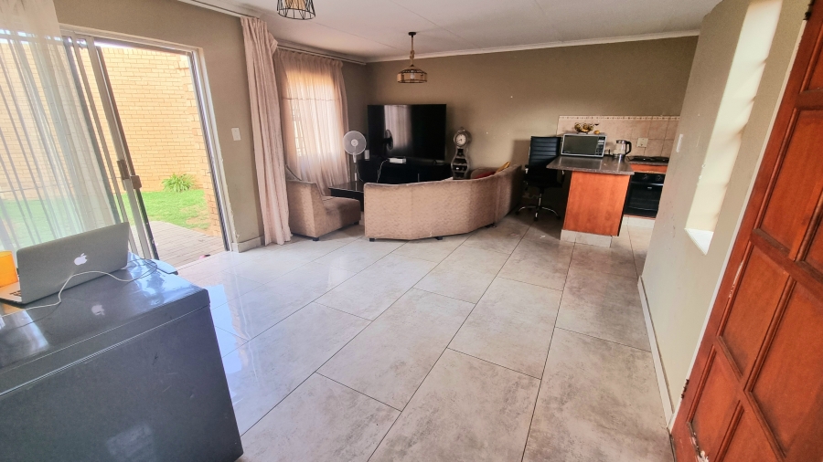 2 Bedroom Property for Sale in Halfway Gardens Gauteng