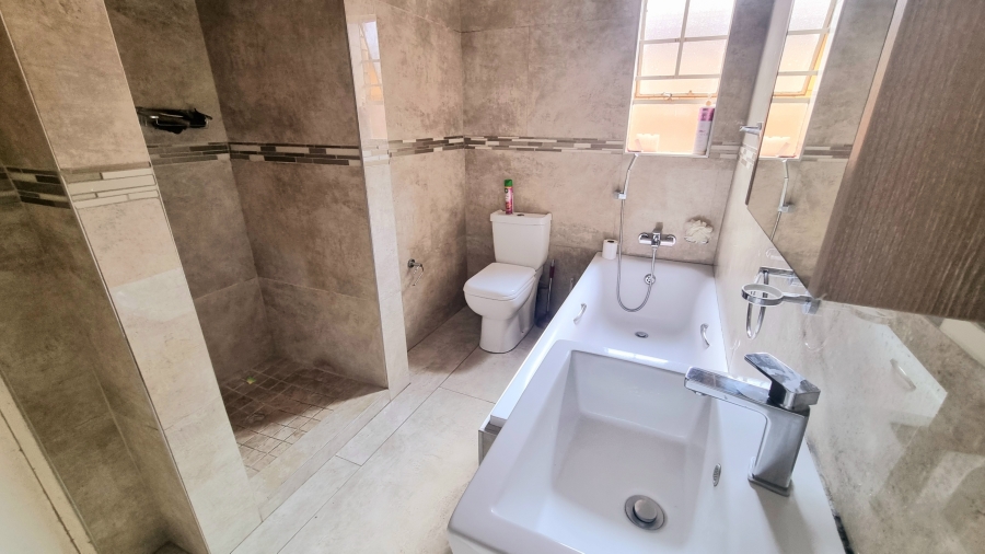 2 Bedroom Property for Sale in Halfway Gardens Gauteng