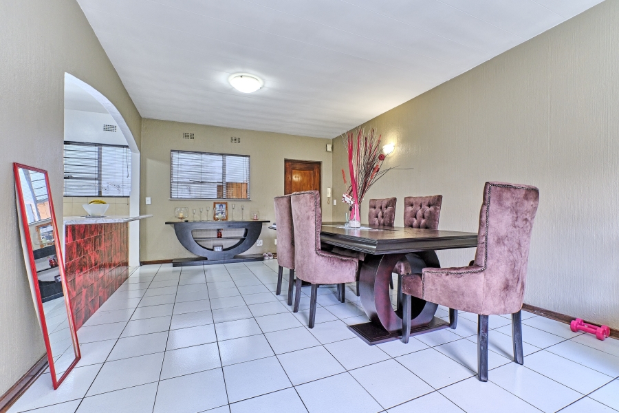 1 Bedroom Property for Sale in Corlett Gardens Gauteng