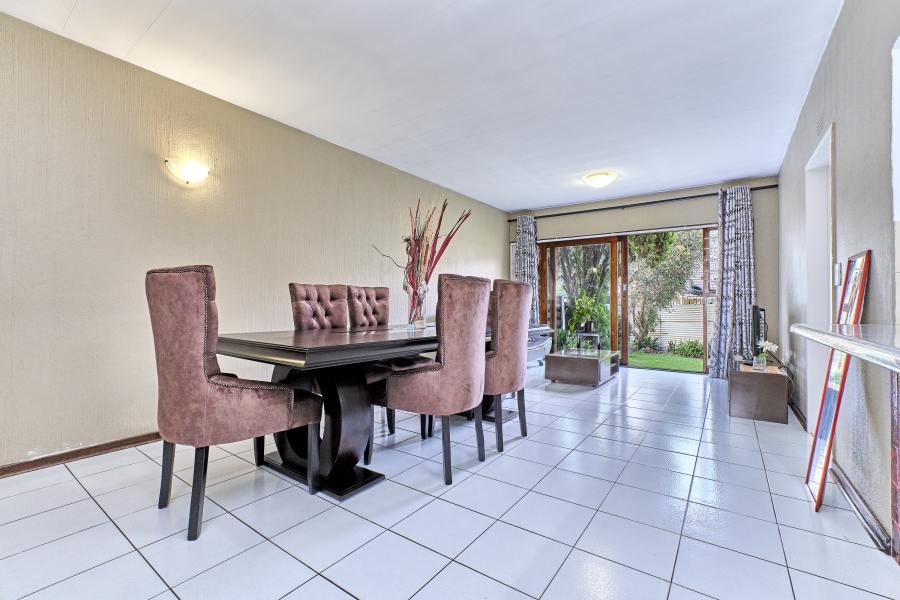 1 Bedroom Property for Sale in Corlett Gardens Gauteng