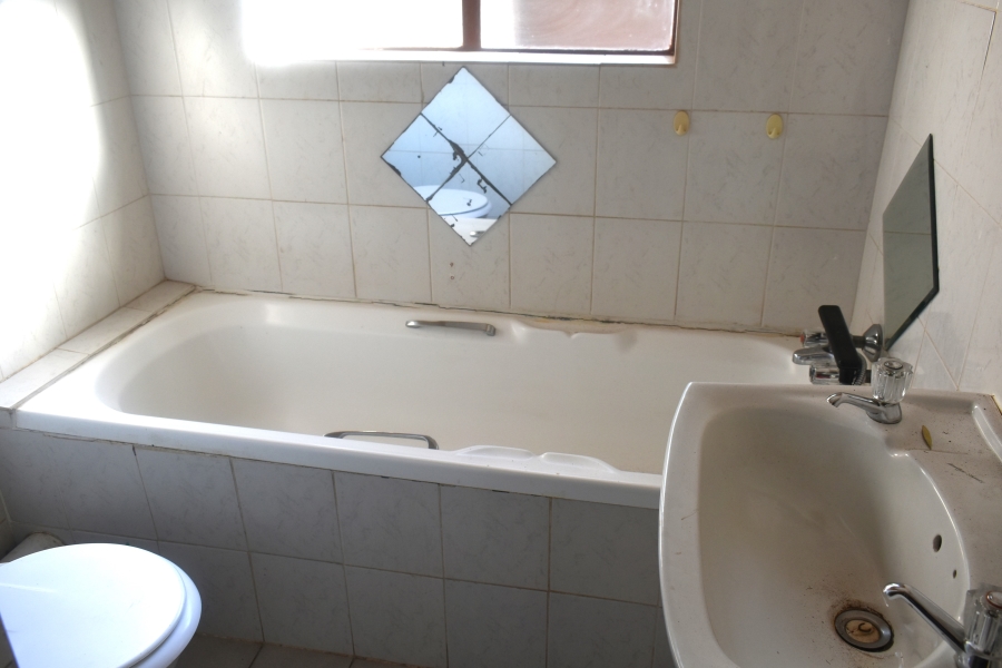 2 Bedroom Property for Sale in The Orchards Gauteng