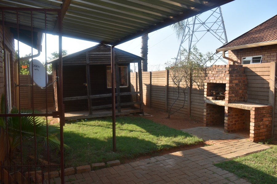 2 Bedroom Property for Sale in The Orchards Gauteng