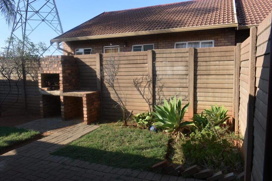 2 Bedroom Property for Sale in The Orchards Gauteng