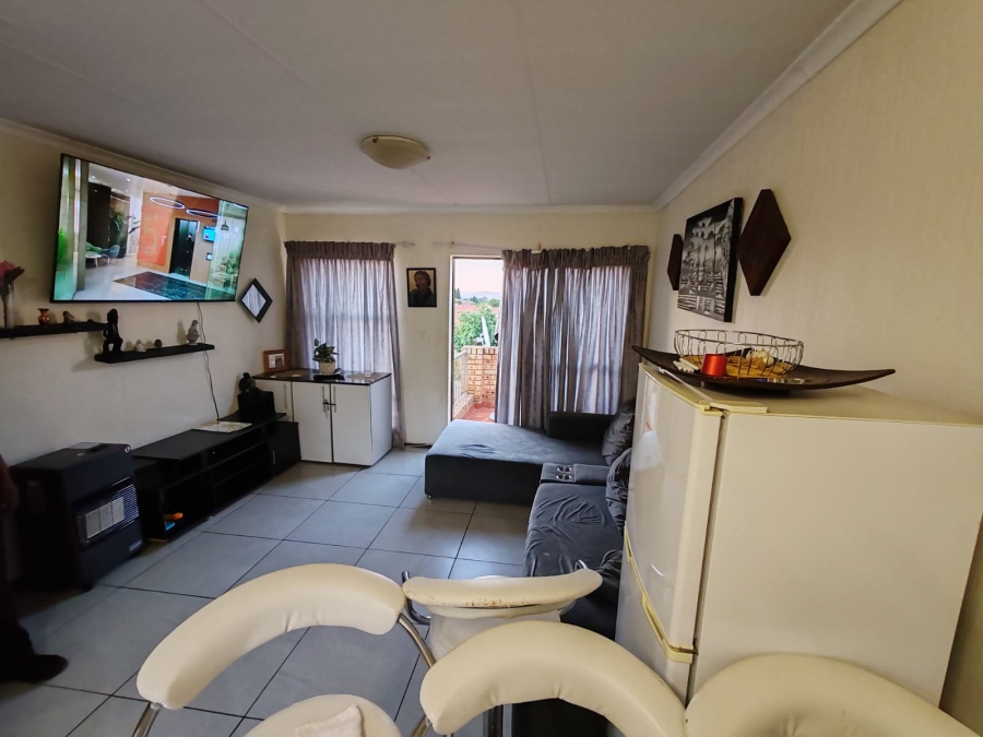 To Let 2 Bedroom Property for Rent in Amorosa Gauteng