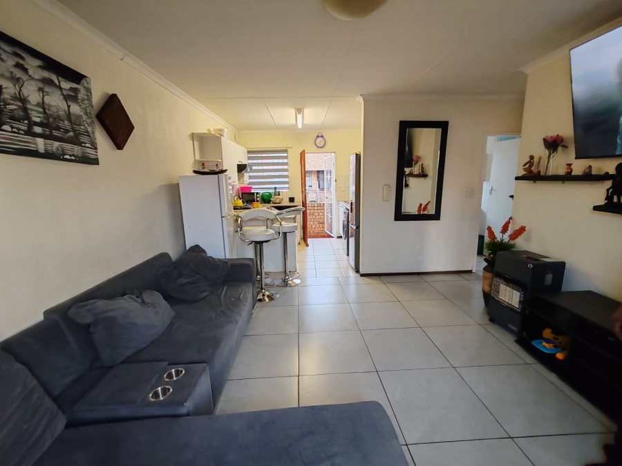 To Let 2 Bedroom Property for Rent in Amorosa Gauteng