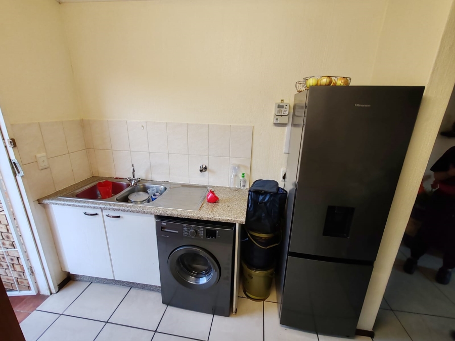 To Let 2 Bedroom Property for Rent in Amorosa Gauteng