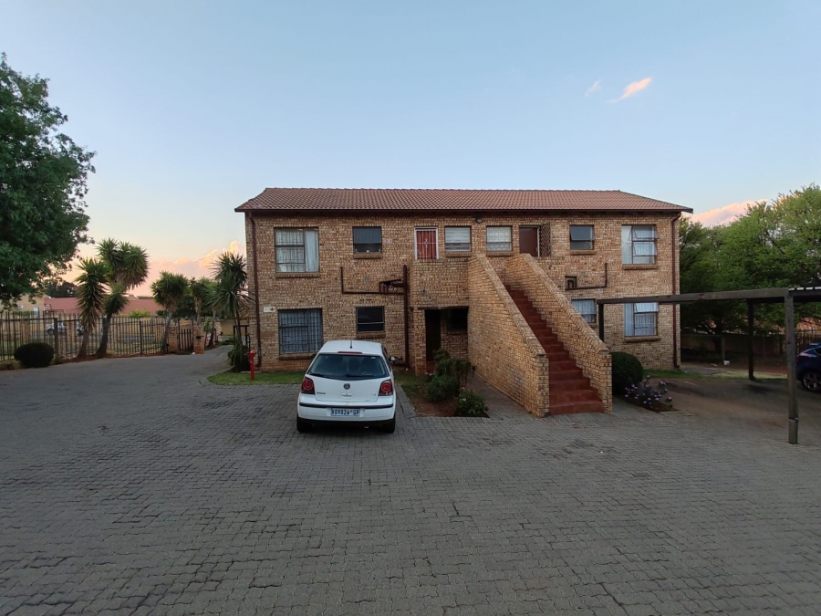 To Let 2 Bedroom Property for Rent in Amorosa Gauteng