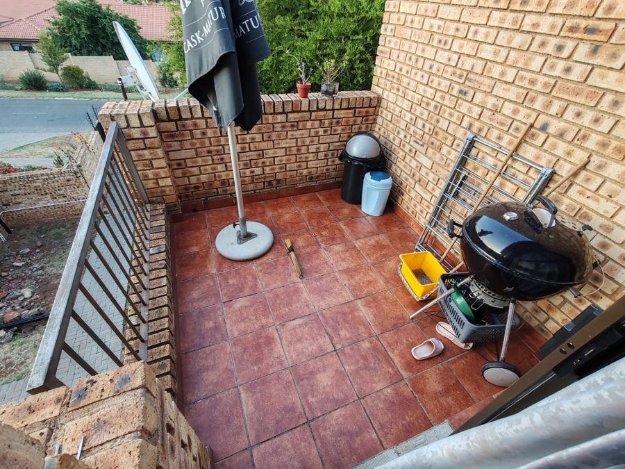 To Let 2 Bedroom Property for Rent in Amorosa Gauteng