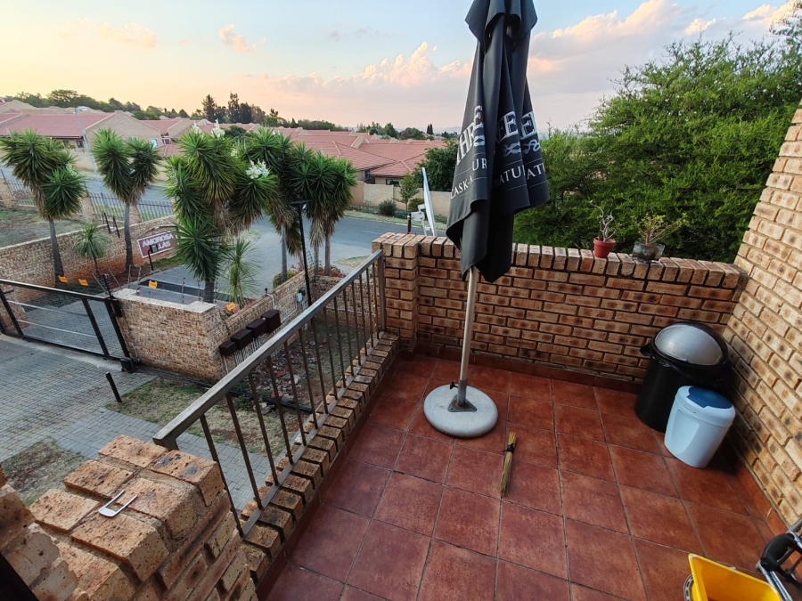 To Let 2 Bedroom Property for Rent in Amorosa Gauteng