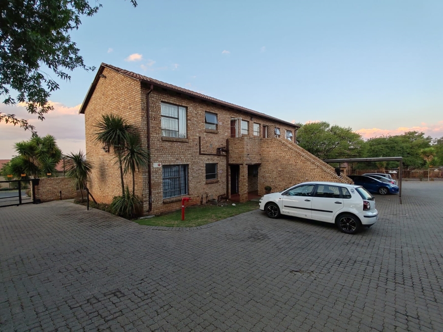 To Let 2 Bedroom Property for Rent in Amorosa Gauteng