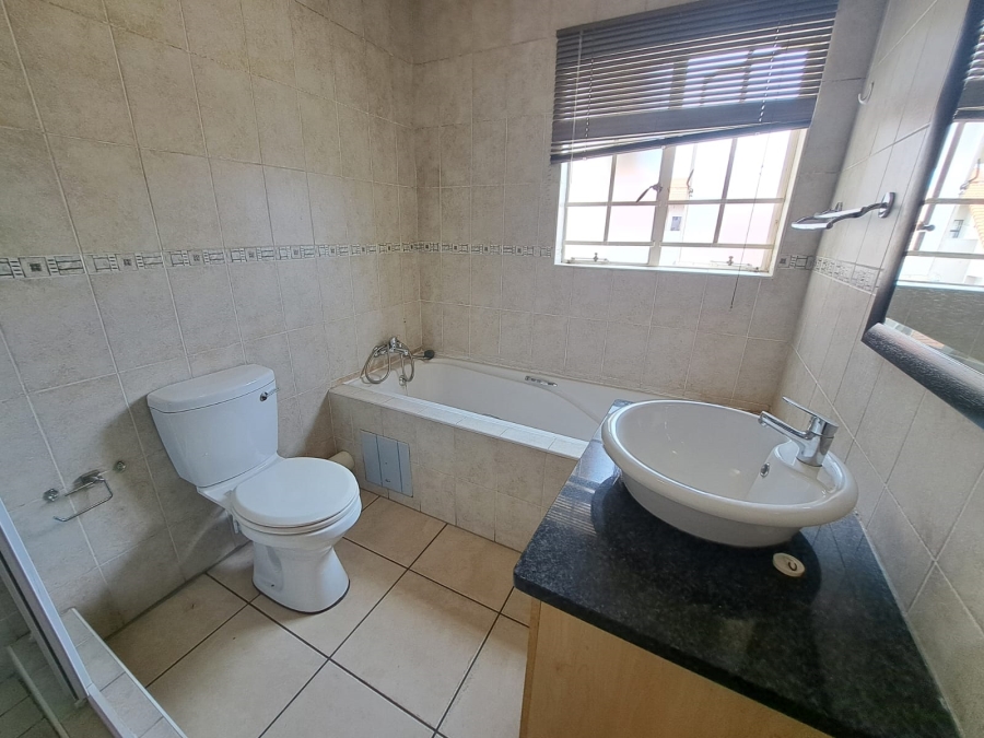 To Let 2 Bedroom Property for Rent in Noordwyk Gauteng