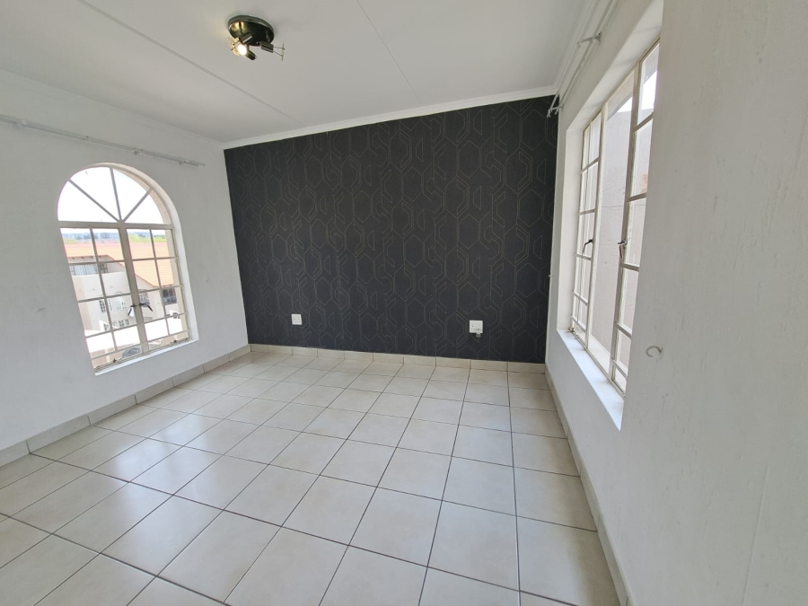 To Let 2 Bedroom Property for Rent in Noordwyk Gauteng