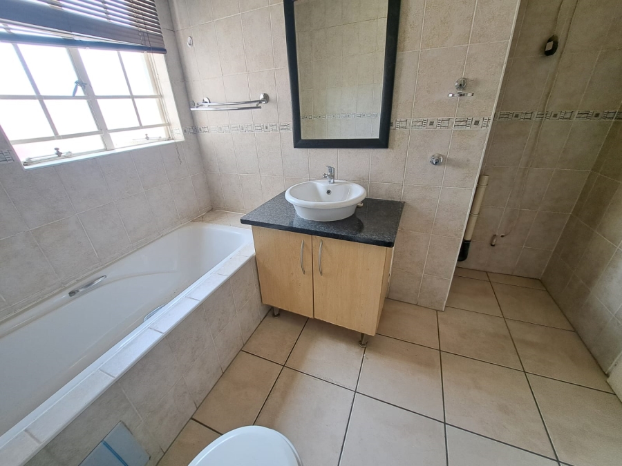 To Let 2 Bedroom Property for Rent in Noordwyk Gauteng