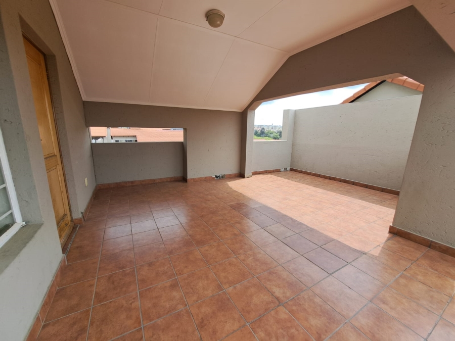 To Let 2 Bedroom Property for Rent in Noordwyk Gauteng