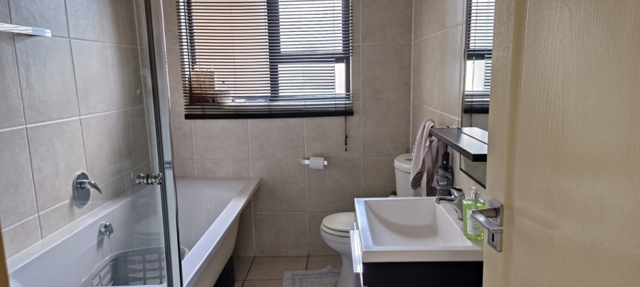 2 Bedroom Property for Sale in Greenstone Gate Gauteng