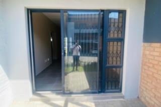 To Let 2 Bedroom Property for Rent in Vorna Valley Gauteng