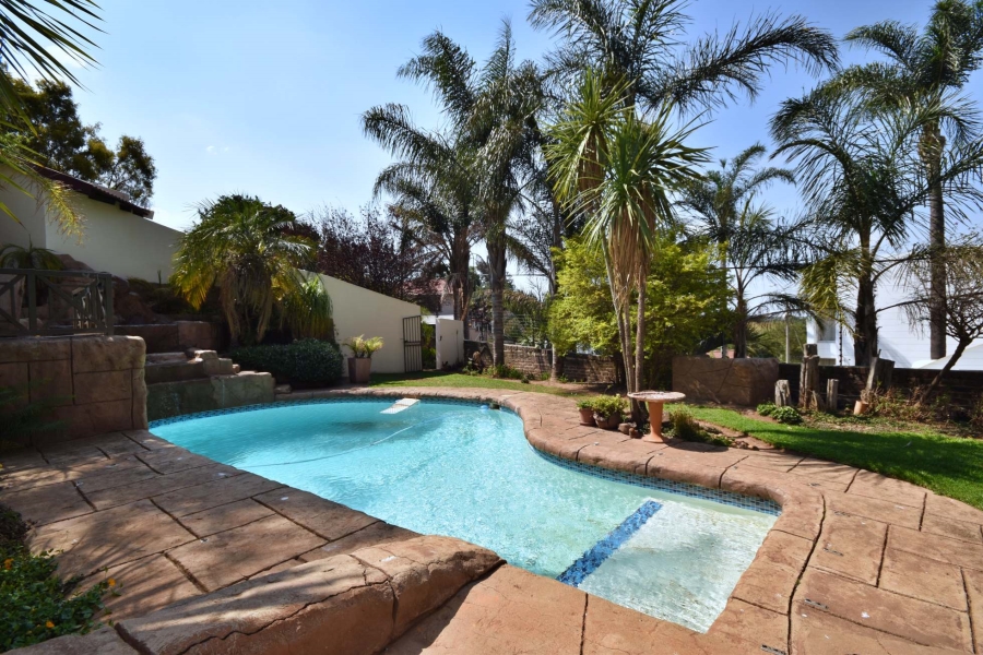 5 Bedroom Property for Sale in Helderkruin Gauteng