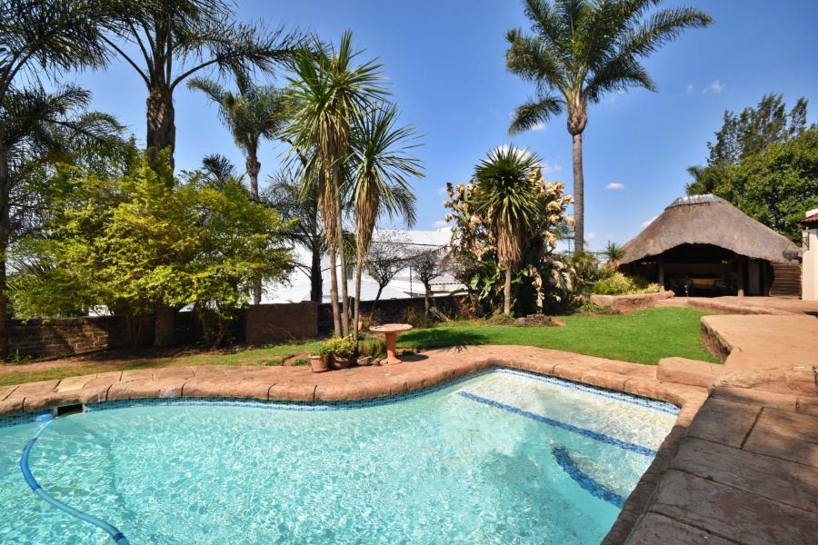 5 Bedroom Property for Sale in Helderkruin Gauteng