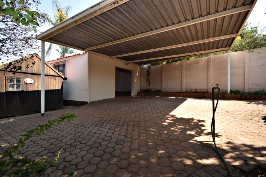 5 Bedroom Property for Sale in Helderkruin Gauteng