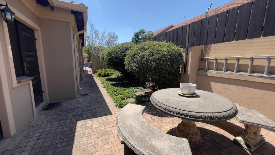 3 Bedroom Property for Sale in Three Rivers Proper Gauteng