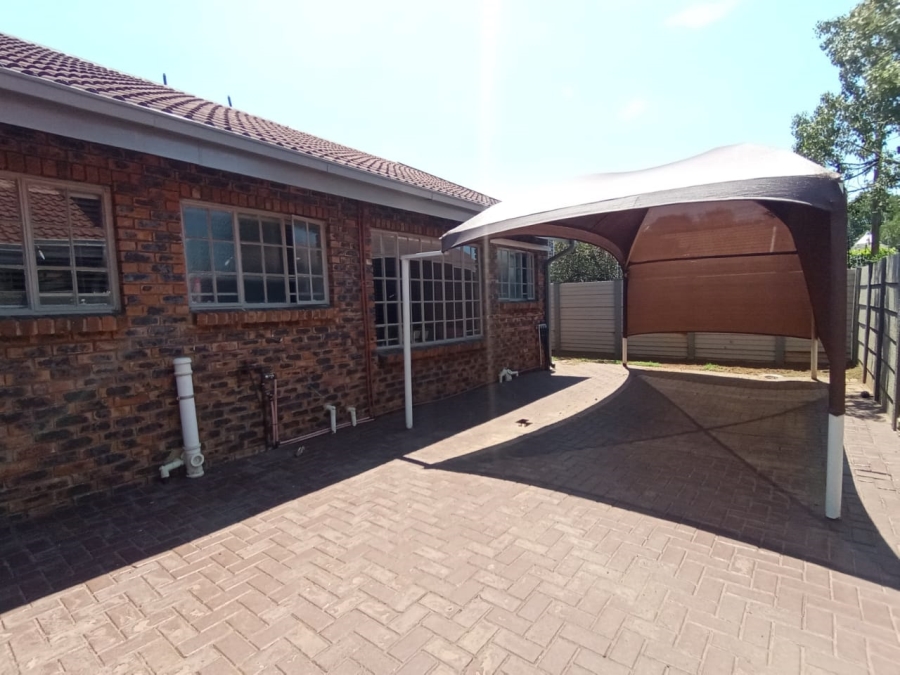 3 Bedroom Property for Sale in Risiville Gauteng