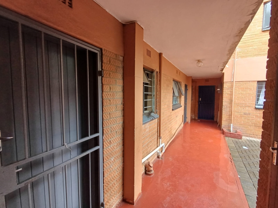 1 Bedroom Property for Sale in Windsor East Gauteng