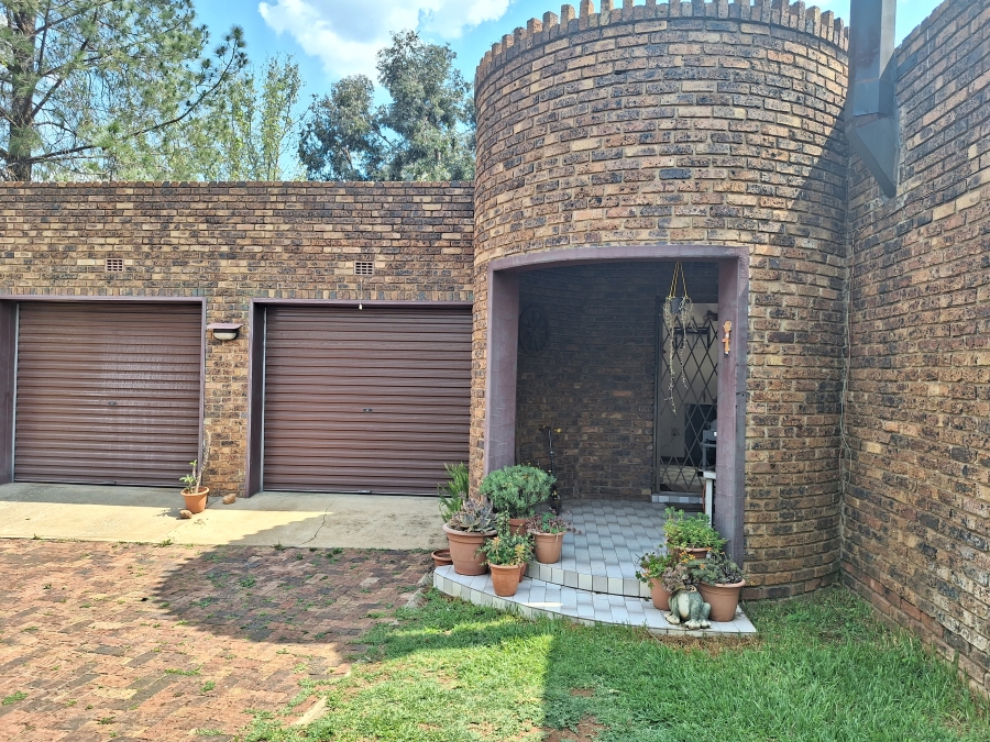 4 Bedroom Property for Sale in Meyerton Central Gauteng