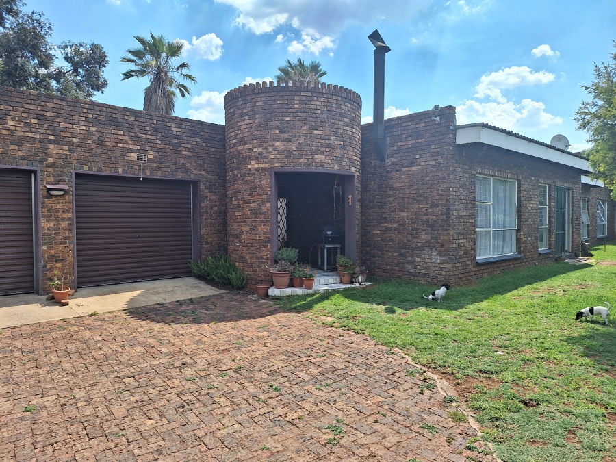 4 Bedroom Property for Sale in Meyerton Central Gauteng