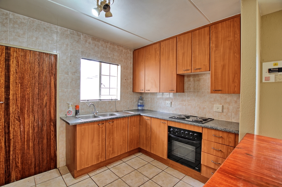 To Let 2 Bedroom Property for Rent in Sonneglans Gauteng