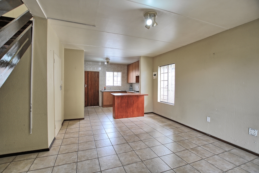 To Let 2 Bedroom Property for Rent in Sonneglans Gauteng