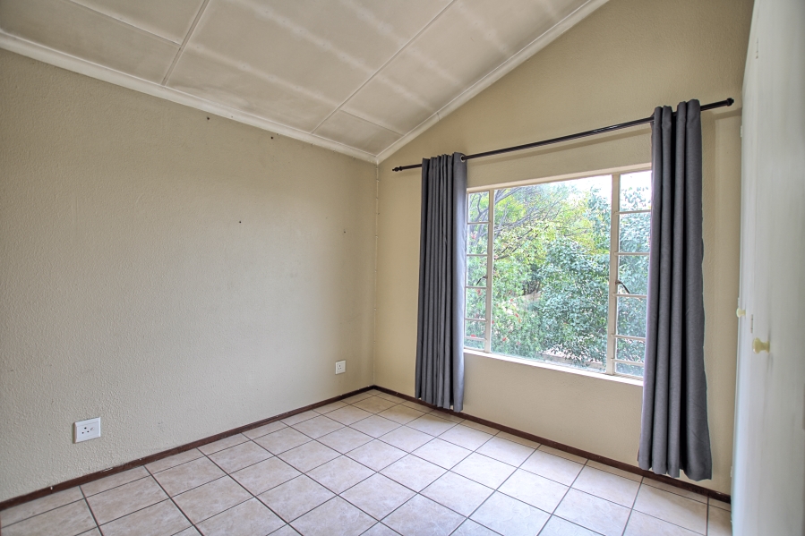 To Let 2 Bedroom Property for Rent in Sonneglans Gauteng