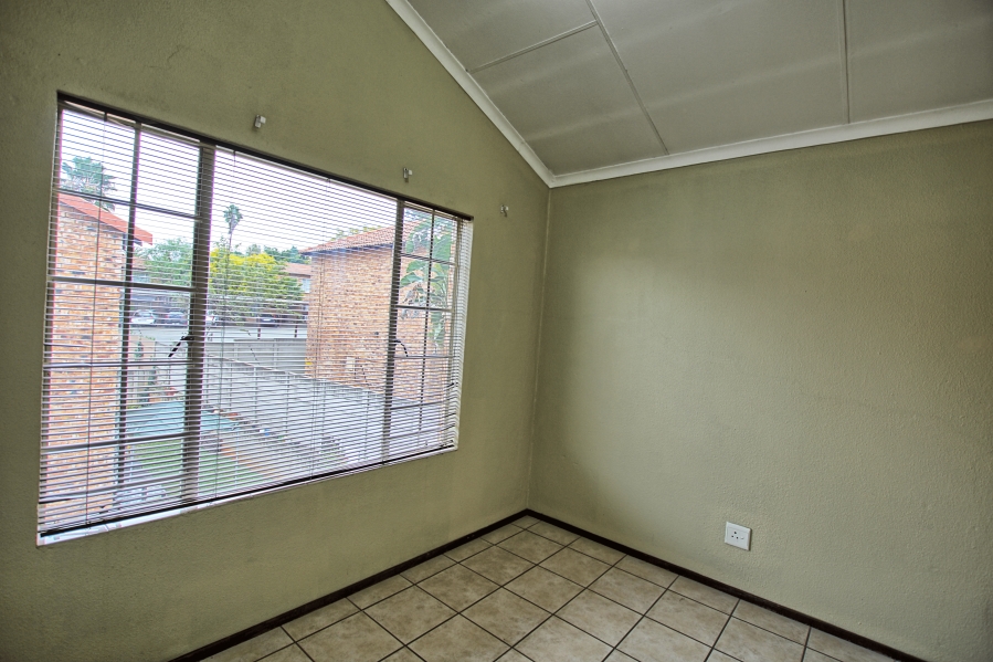 To Let 2 Bedroom Property for Rent in Sonneglans Gauteng