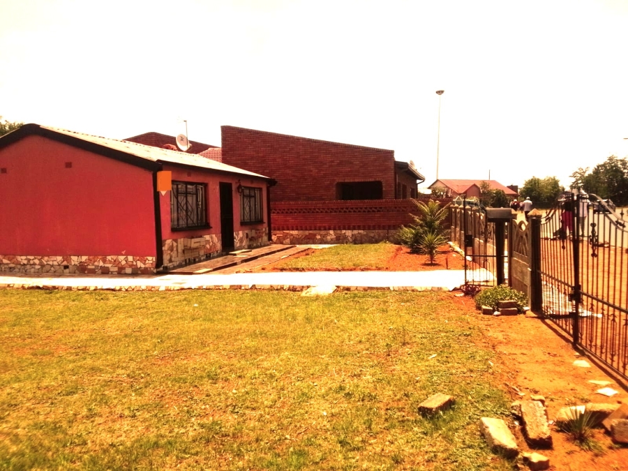 3 Bedroom Property for Sale in Hlongwane Gauteng