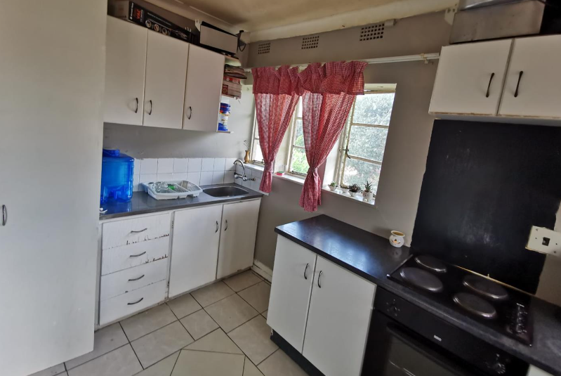 2 Bedroom Property for Sale in Crown Gardens Gauteng