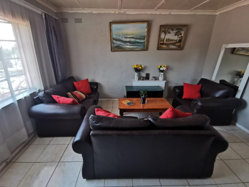 2 Bedroom Property for Sale in Crown Gardens Gauteng