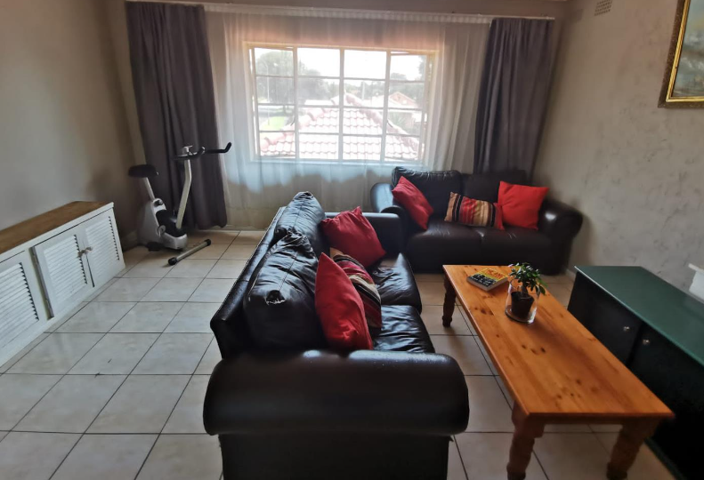 2 Bedroom Property for Sale in Crown Gardens Gauteng