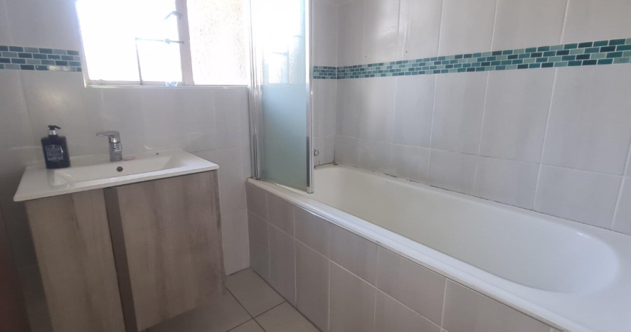 3 Bedroom Property for Sale in Crown Gardens Gauteng