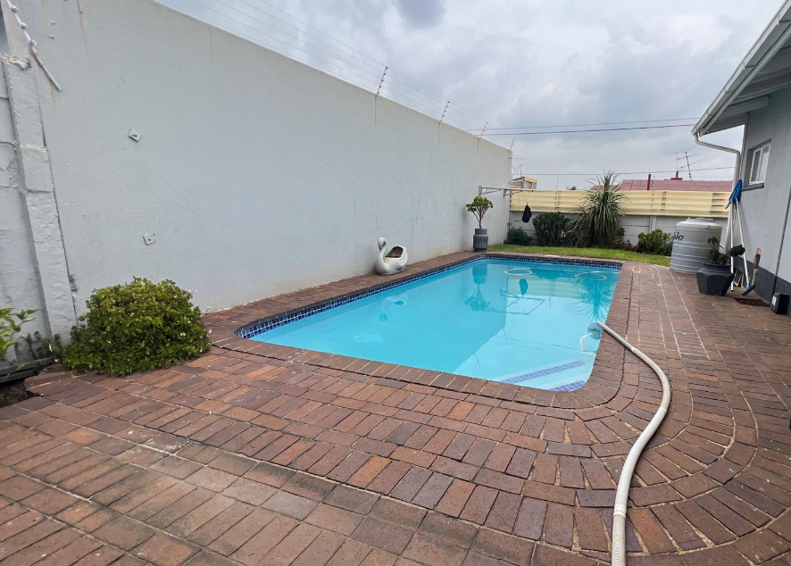 3 Bedroom Property for Sale in Crown Gardens Gauteng