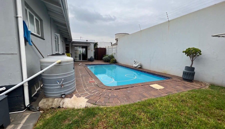 3 Bedroom Property for Sale in Crown Gardens Gauteng