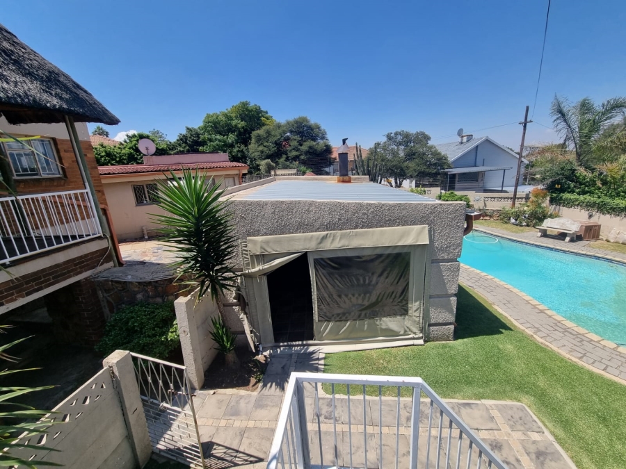 5 Bedroom Property for Sale in Linmeyer Gauteng