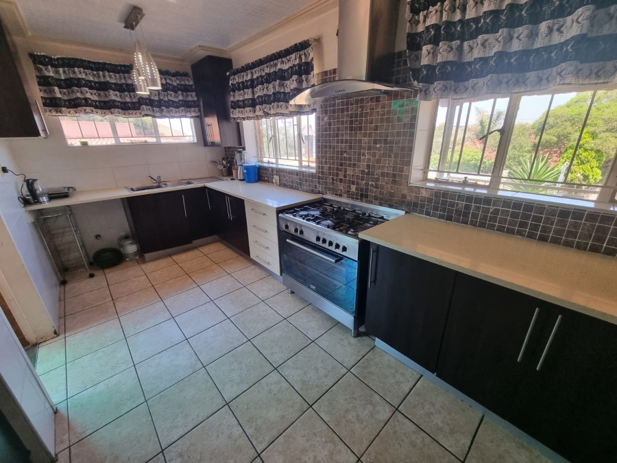 5 Bedroom Property for Sale in Linmeyer Gauteng