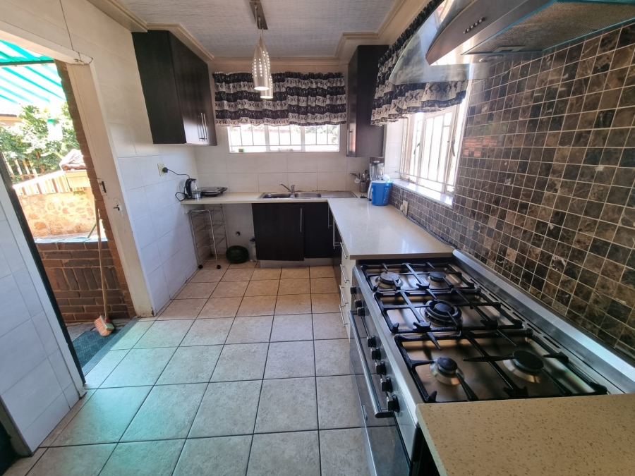 5 Bedroom Property for Sale in Linmeyer Gauteng