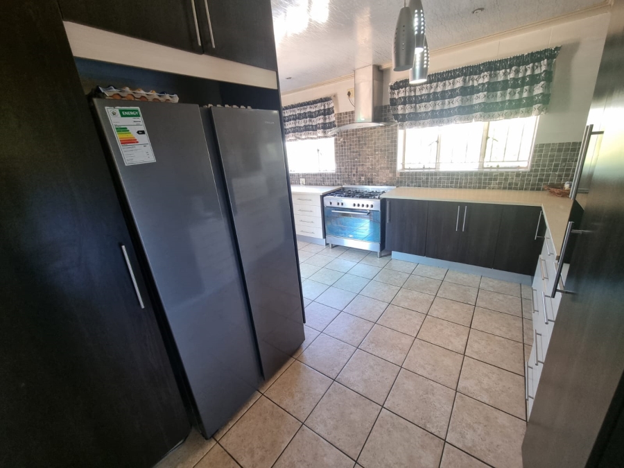 5 Bedroom Property for Sale in Linmeyer Gauteng