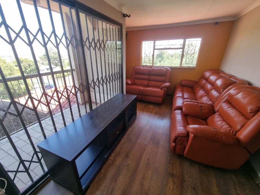 5 Bedroom Property for Sale in Linmeyer Gauteng