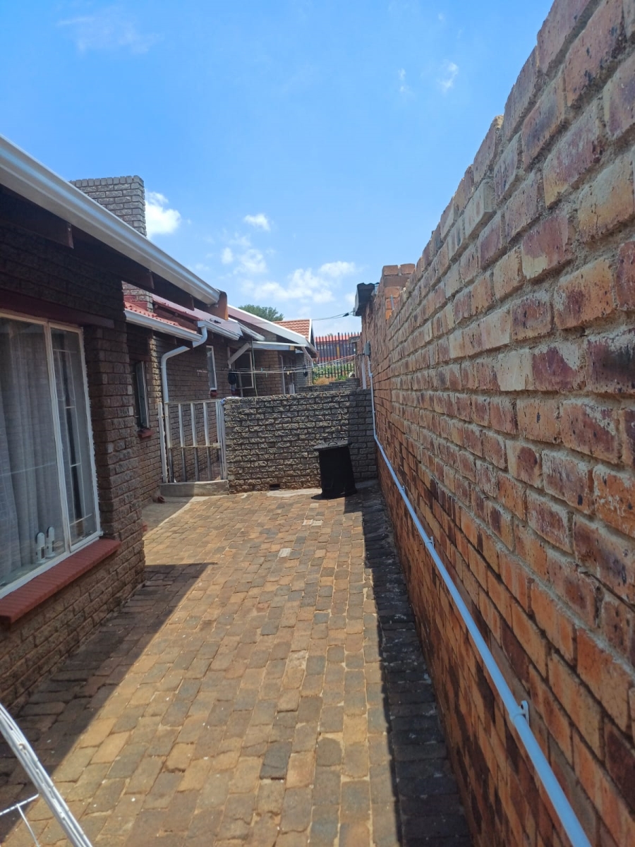 2 Bedroom Property for Sale in Hamberg Gauteng