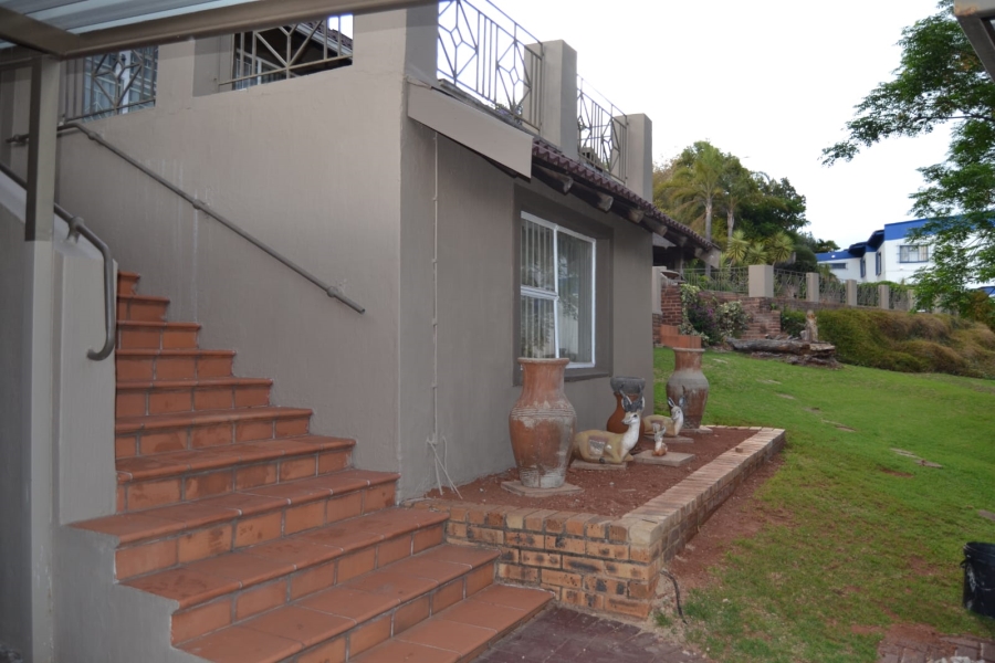 6 Bedroom Property for Sale in Helderkruin Gauteng